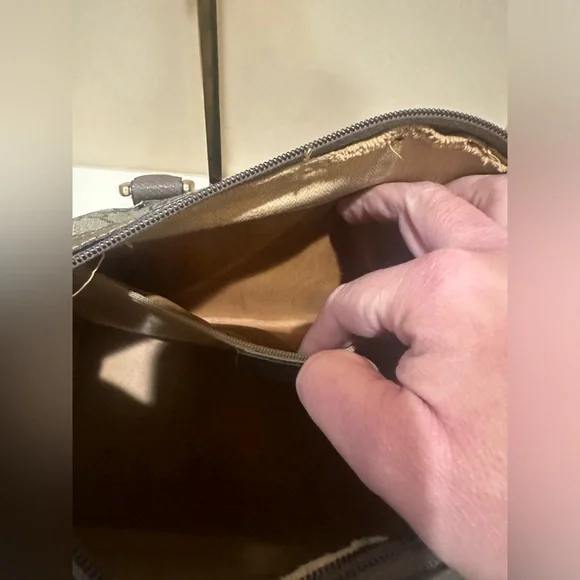 COPY - Authentic GUCCI Monogram GG Web Sherry Line
Supreme Boston Bag - Picture 14 of 15